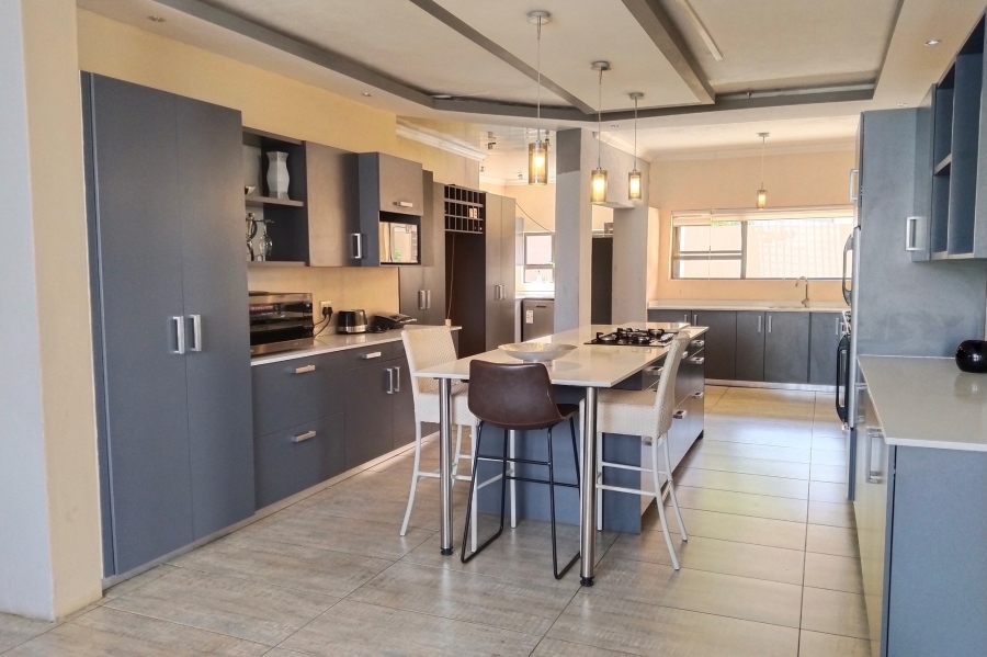 5 Bedroom Property for Sale in Birdwood Estate North West